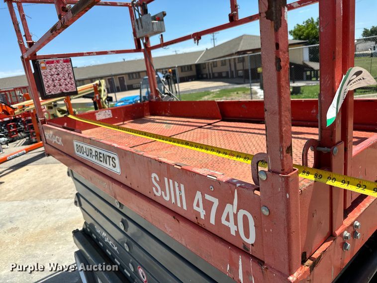 image for item MU9873 2018 SkyJack  SJIII 4740 scissor lift
