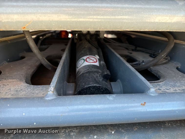 image for item MU9873 2018 SkyJack  SJIII 4740 scissor lift