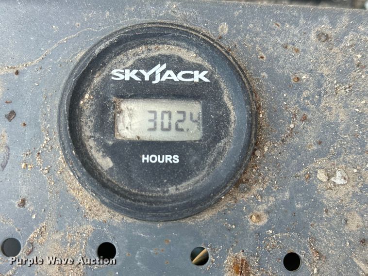 image for item MU9873 2018 SkyJack  SJIII 4740 scissor lift