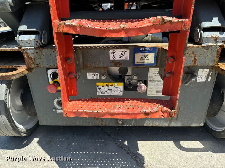 image for item MU9873 2018 SkyJack  SJIII 4740 scissor lift