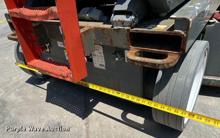 image for item MU9873 2018 SkyJack  SJIII 4740 scissor lift