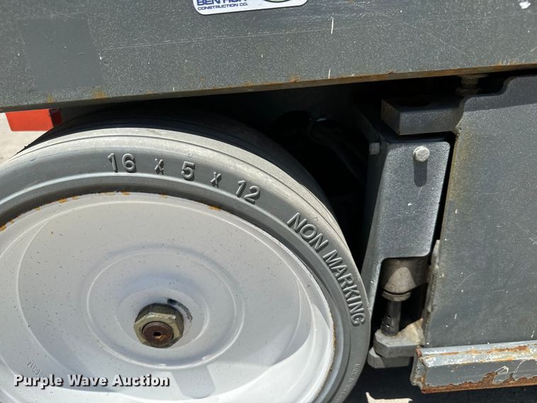 image for item MU9873 2018 SkyJack  SJIII 4740 scissor lift