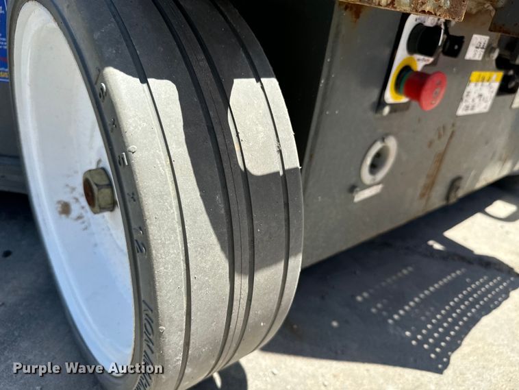 image for item MU9873 2018 SkyJack  SJIII 4740 scissor lift