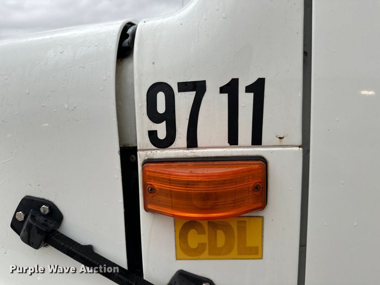 image for item NL9869 1998 International  4700 dump truck