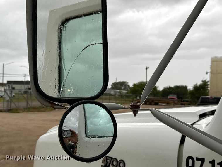 image for item NL9869 1998 International  4700 dump truck