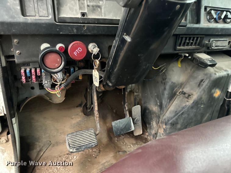 image for item NL9869 1998 International  4700 dump truck