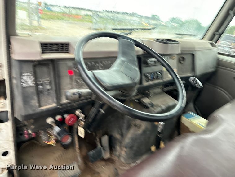 image for item NL9869 1998 International  4700 dump truck