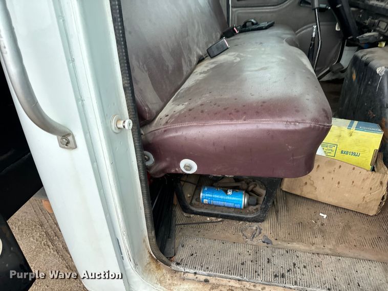 image for item NL9869 1998 International  4700 dump truck