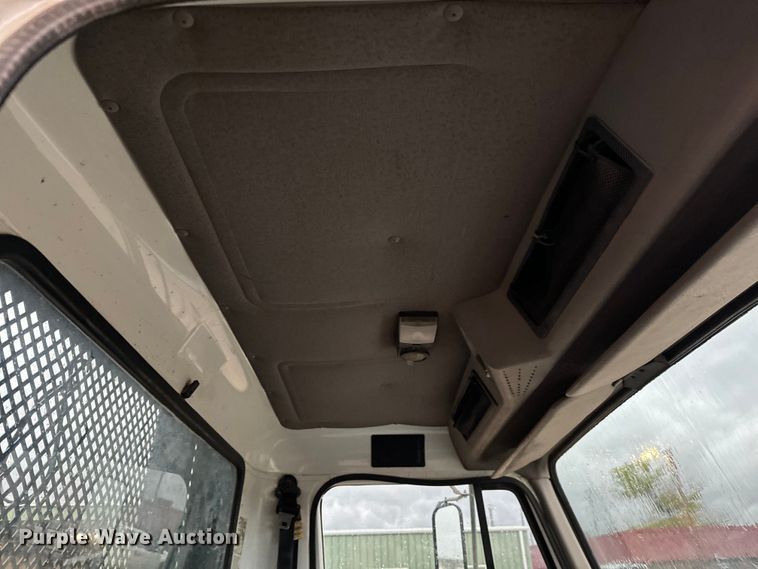 image for item NL9869 1998 International  4700 dump truck