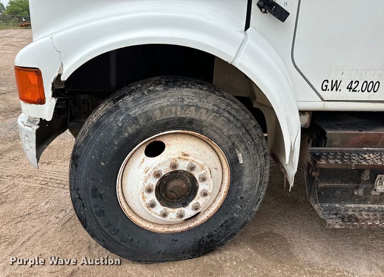 image for item NL9869 1998 International  4700 dump truck