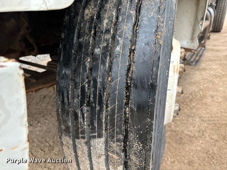 image for item NL9869 1998 International  4700 dump truck