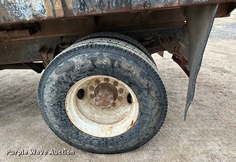 image for item NL9869 1998 International  4700 dump truck