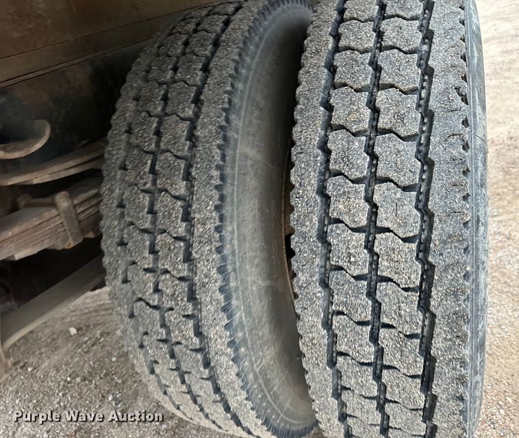 image for item NL9869 1998 International  4700 dump truck