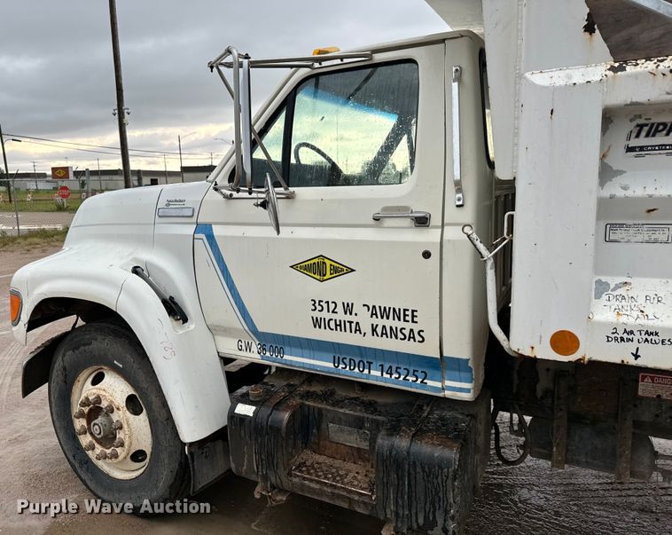 image for item NL9872 1995 Ford F800 dump truck