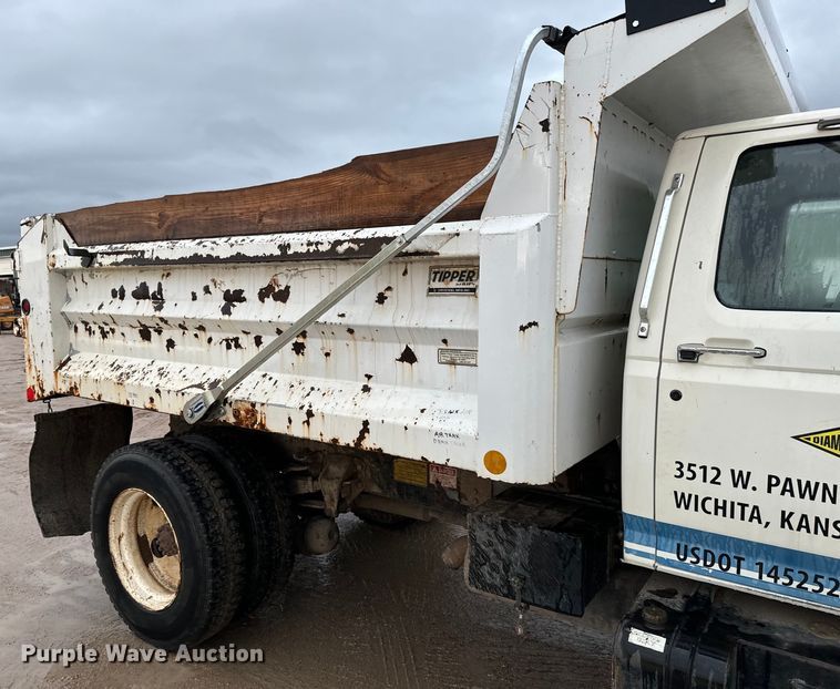 image for item NL9872 1995 Ford F800 dump truck
