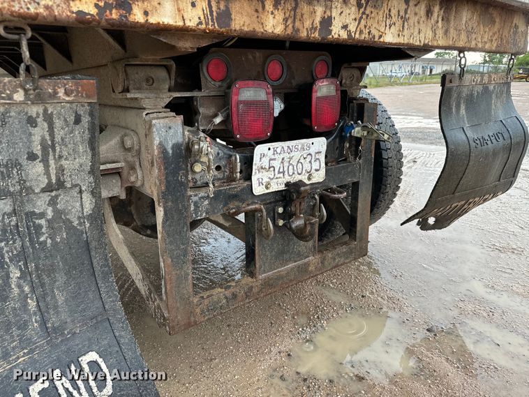 image for item NL9872 1995 Ford F800 dump truck