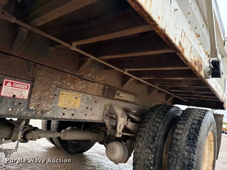 image for item NL9872 1995 Ford F800 dump truck