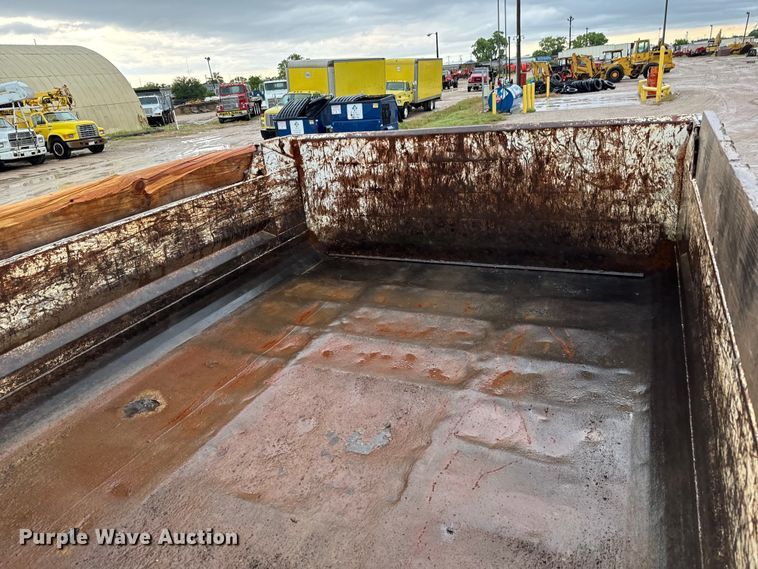 image for item NL9872 1995 Ford F800 dump truck