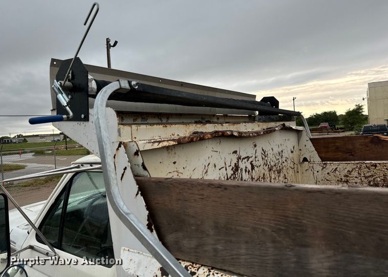 image for item NL9872 1995 Ford F800 dump truck