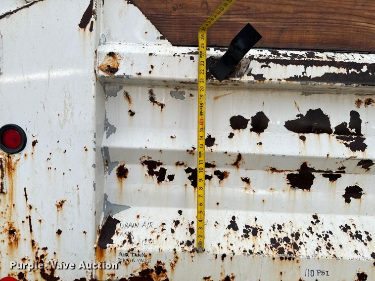 image for item NL9872 1995 Ford F800 dump truck