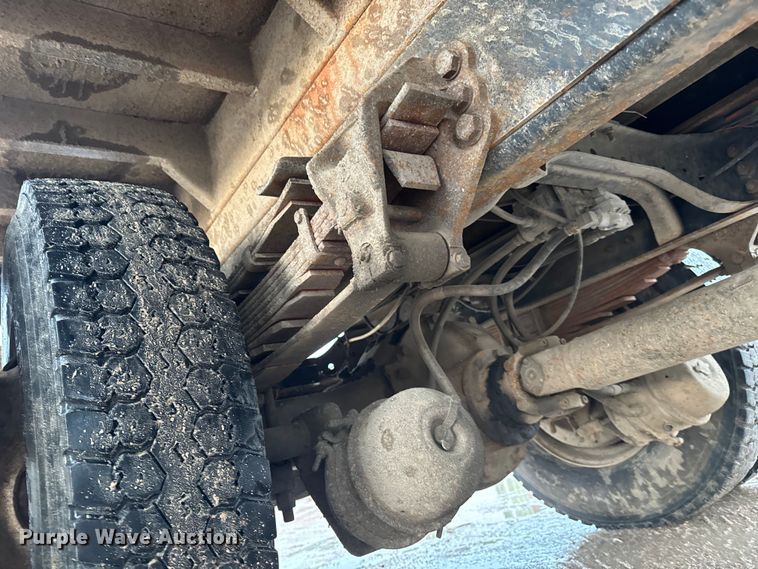 image for item NL9872 1995 Ford F800 dump truck