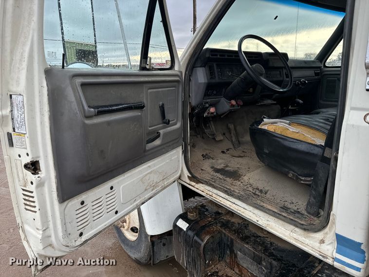 image for item NL9872 1995 Ford F800 dump truck