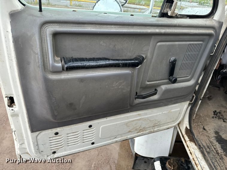 image for item NL9872 1995 Ford F800 dump truck