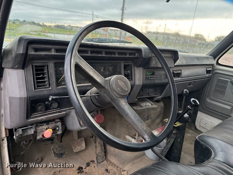 image for item NL9872 1995 Ford F800 dump truck