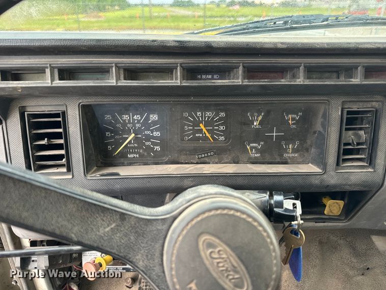 image for item NL9872 1995 Ford F800 dump truck