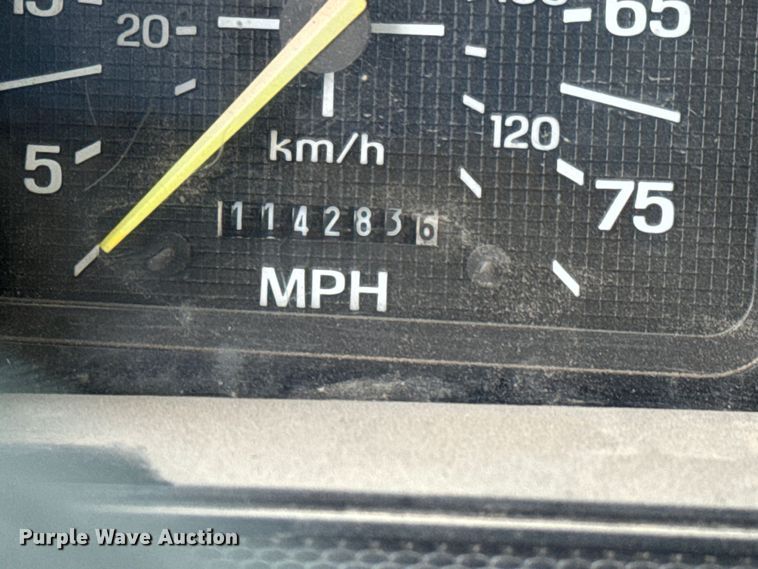 image for item NL9872 1995 Ford F800 dump truck