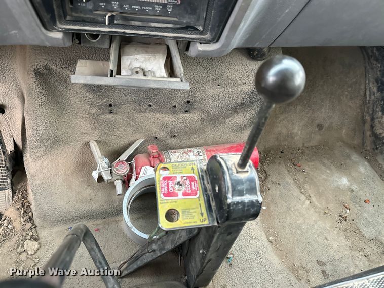 image for item NL9872 1995 Ford F800 dump truck