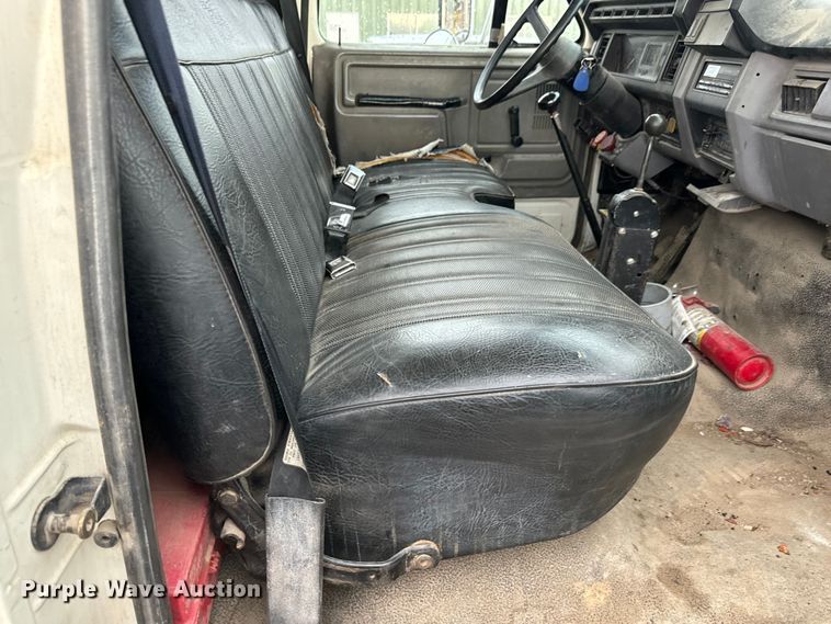 image for item NL9872 1995 Ford F800 dump truck