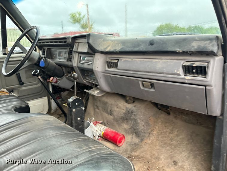 image for item NL9872 1995 Ford F800 dump truck