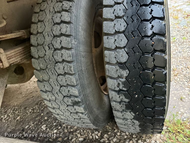 image for item NL9872 1995 Ford F800 dump truck