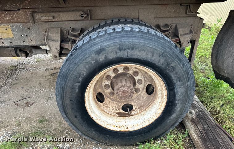 image for item NL9872 1995 Ford F800 dump truck