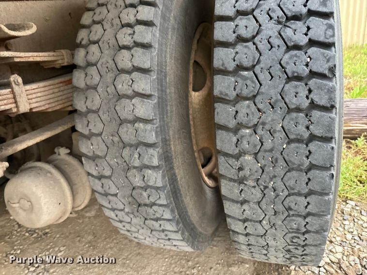 image for item NL9872 1995 Ford F800 dump truck