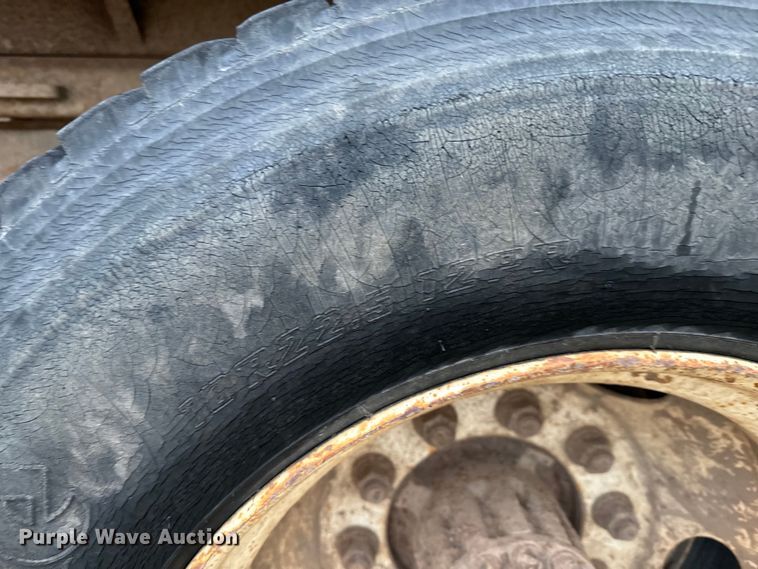 image for item NL9872 1995 Ford F800 dump truck