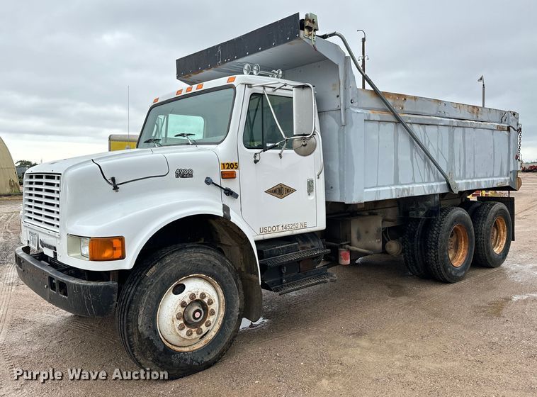 image for item NL9877 1995 International  4900 dump truck
