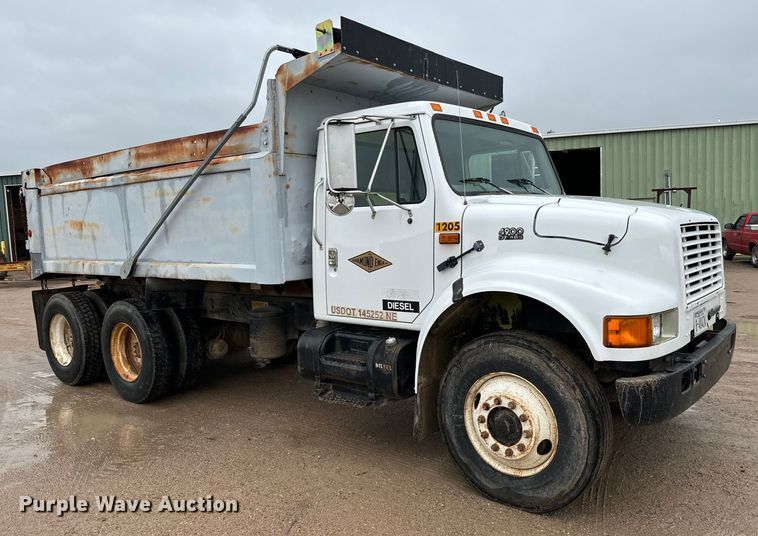 image for item NL9877 1995 International  4900 dump truck