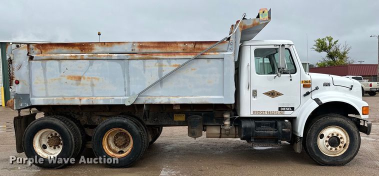 image for item NL9877 1995 International  4900 dump truck