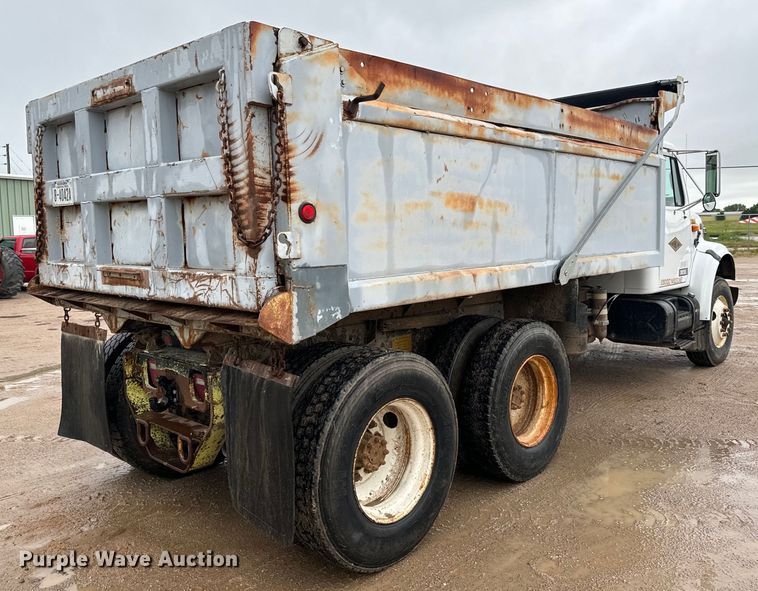 image for item NL9877 1995 International  4900 dump truck