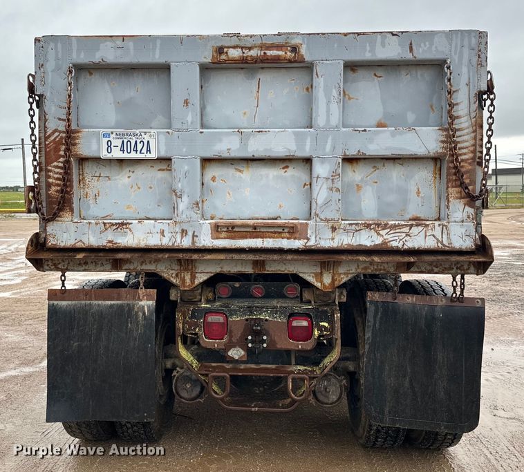 image for item NL9877 1995 International  4900 dump truck