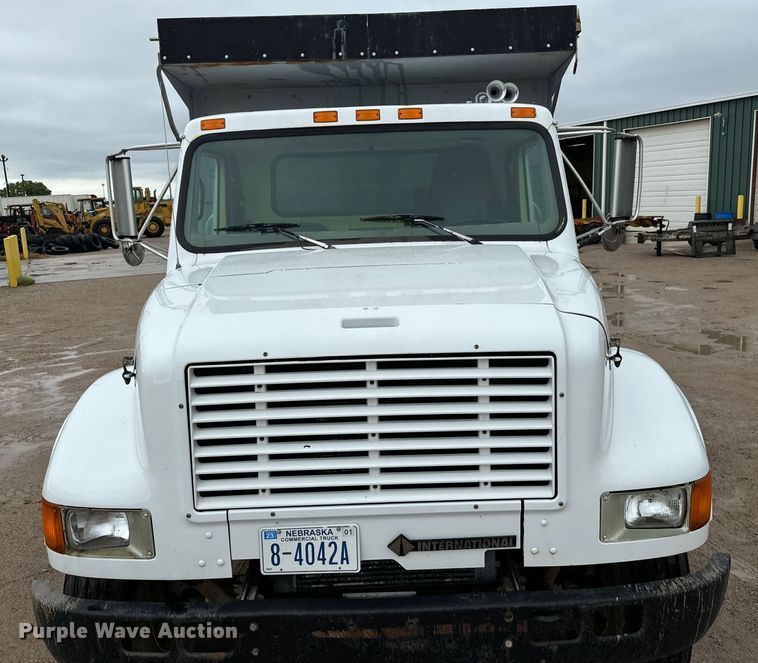 image for item NL9877 1995 International  4900 dump truck