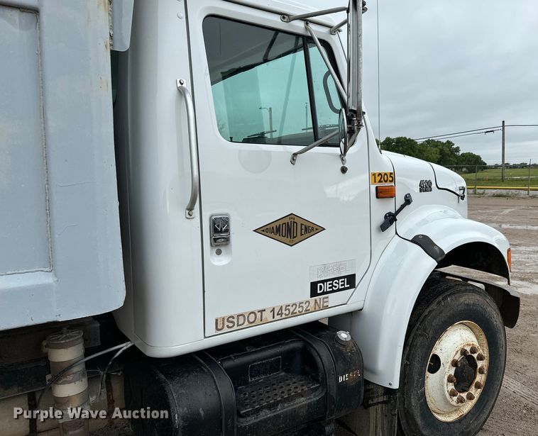 image for item NL9877 1995 International  4900 dump truck
