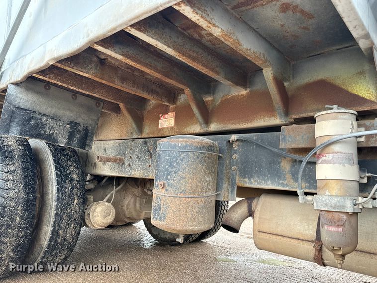 image for item NL9877 1995 International  4900 dump truck
