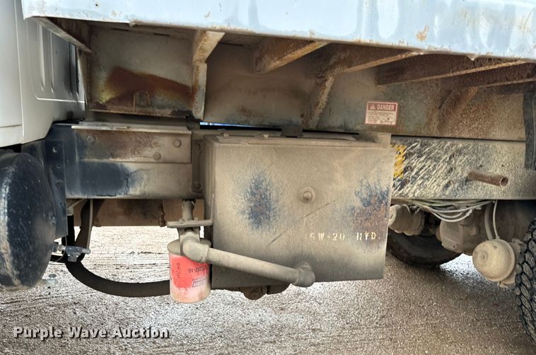 image for item NL9877 1995 International  4900 dump truck