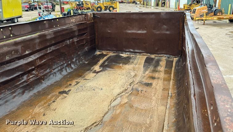 image for item NL9877 1995 International  4900 dump truck