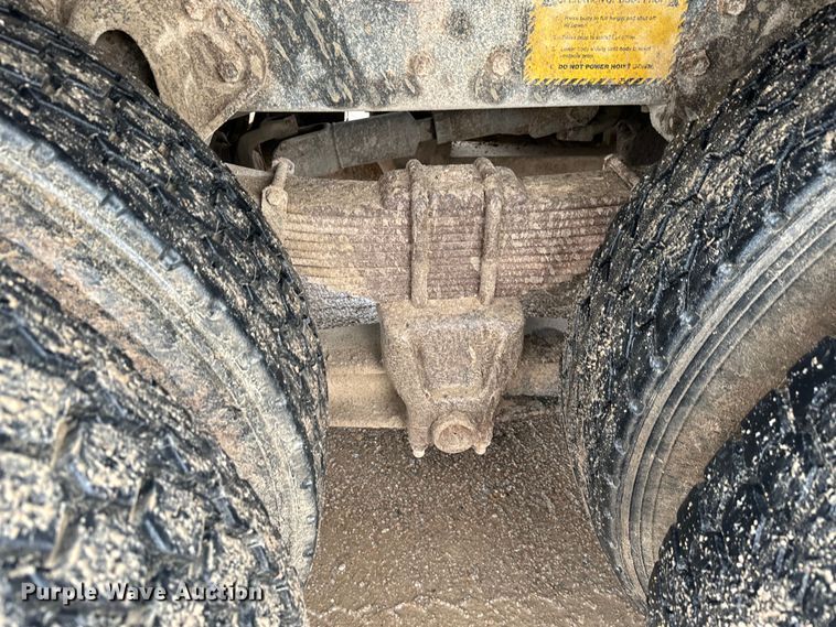 image for item NL9877 1995 International  4900 dump truck