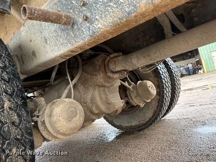 image for item NL9877 1995 International  4900 dump truck