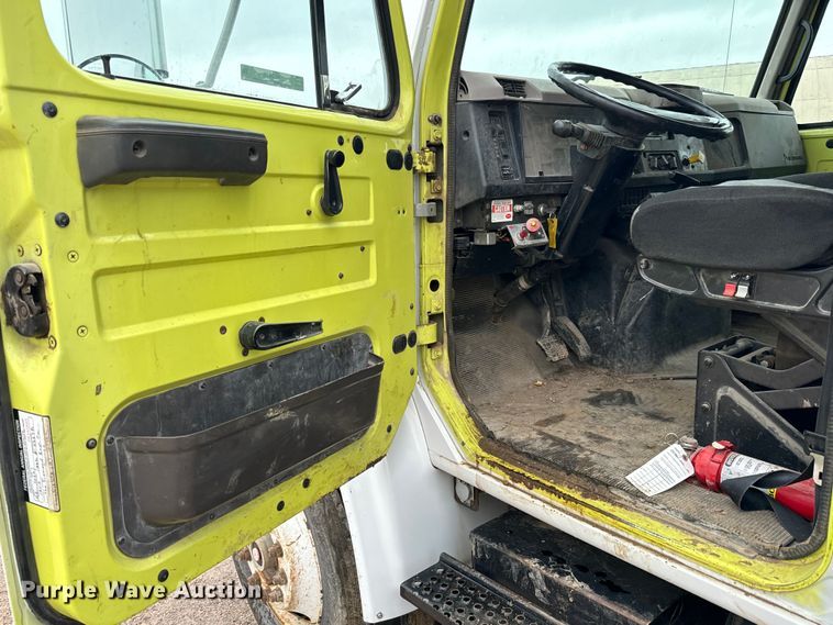 image for item NL9877 1995 International  4900 dump truck